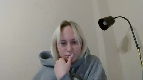 fairyfeller_ online show from September 30, 2025, 4:23 pm
