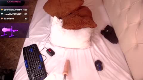 Snapshot of fairyflexxx chatting on December 10, 2024, 4:38 pm Fairy online show from December 10, 2024, 4:38 pm