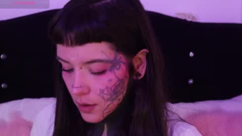 Snapshot of fairyflexxx chatting on January 28, 2025, 8:36 pm Fairy online show from January 28, 2025, 8:36 pm