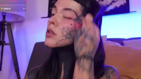 Snapshot of fairyflexxx chatting on October 24, 2025, 1:35 am Fairy online show from October 24, 2025, 1:35 am