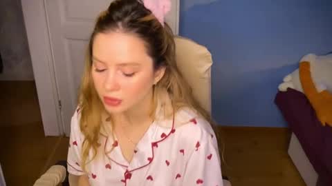 Snapshot of fairyilona chatting on September 19, 2025, 6:59 am Ilona online show from September 19, 2025, 6:59 am