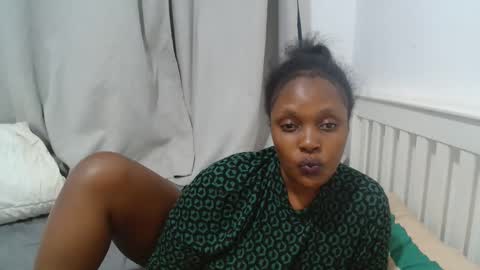 raysa4421 online show from April 13, 2026, 9:09 pm