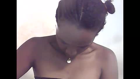 falielyse online show from October 15, 2025, 11:21 am