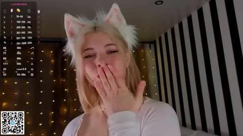 Emilia online show from November 30, 2025, 4:05 am