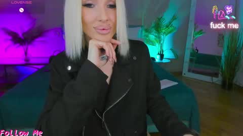 Lana online show from May 11, 2026, 11:02 pm