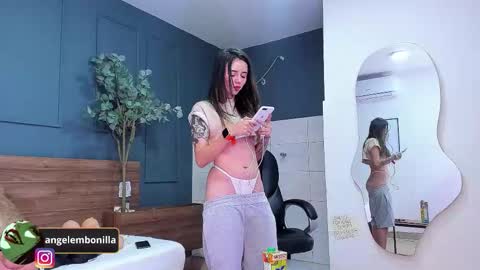 Snapshot of fallen_angel999777 chatting on September 27, 2025, 12:10 pm Megan 630 1330 -5 online show from September 27, 2025, 12:10 pm