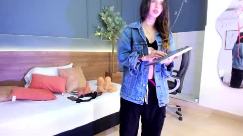 Snapshot of fallen_angel999777 chatting on October 21, 2025, 12:44 am Megan 630 1330 -5 online show from October 21, 2025, 12:44 am