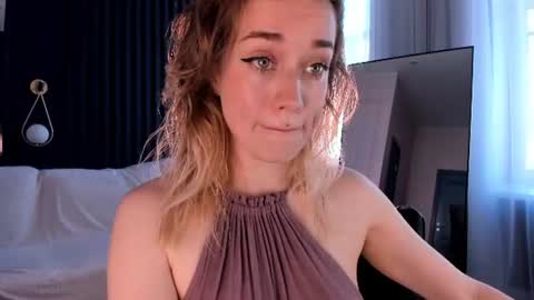 fancyamelia online show from June 25, 2026, 7:02 am