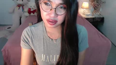 Layla online show from December 12, 2024, 2:26 am