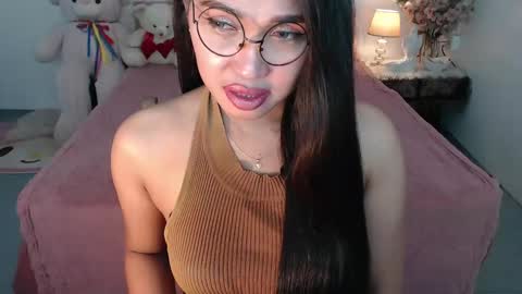 Layla online show from February 5, 2025, 4:14 pm