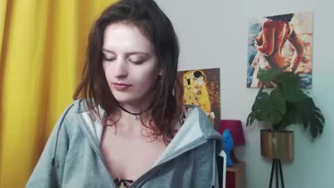 Nadine online show from January 10, 2025, 9:23 am