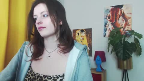 Nadine online show from February 19, 2025, 6:22 am