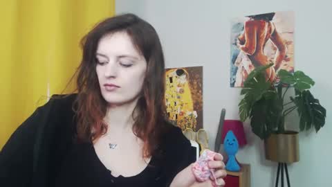 Nadine online show from March 10, 2025, 9:21 am