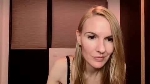 Snapshot of fanny_posy chatting on December 31, 2024, 1:26 am Fanny online show from December 31, 2024, 1:26 am