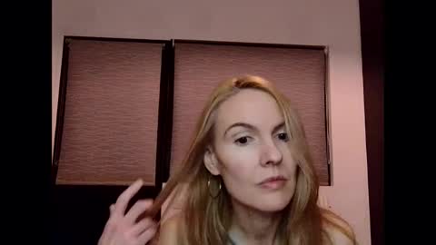 Snapshot of fanny_posy chatting on January 7, 2025, 4:05 pm Fanny online show from January 7, 2025, 4:05 pm