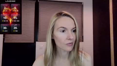 Snapshot of fanny_posy chatting on February 13, 2025, 3:24 pm Fanny online show from February 13, 2025, 3:24 pm