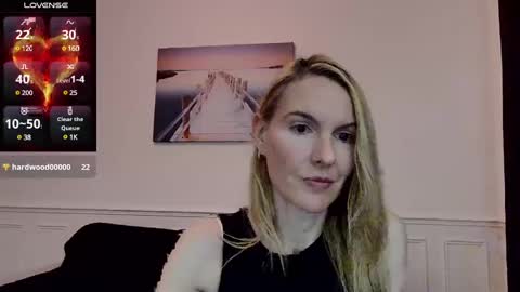 Snapshot of fanny_posy chatting on February 17, 2025, 10:58 pm Fanny online show from February 17, 2025, 10:58 pm