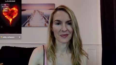 Snapshot of fanny_posy chatting on February 22, 2025, 1:00 am Fanny online show from February 22, 2025, 1:00 am