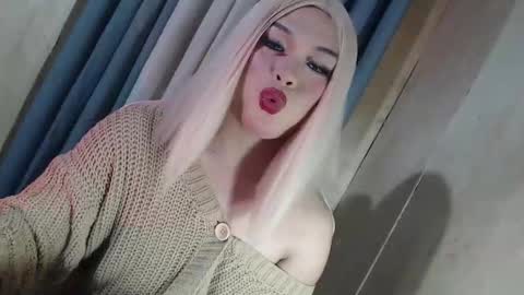 DANIELLA - DONT FORGET TO GIVE ME A THUMBSU UP online show from May 25, 2026, 4:07 am