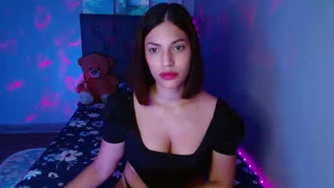 Perla online show from March 7, 2025, 4:24 am