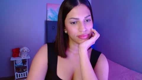 Perla online show from September 26, 2025, 1:09 am