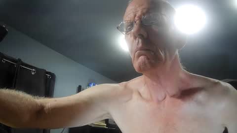 fantasyresort online show from September 30, 2025, 3:11 am