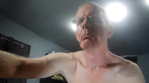 fantasyresort online show from October 15, 2025, 3:06 am