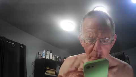 Snapshot of fantasyresort chatting on April 2, 2026, 3:04 am fantasyresort online show from April 2, 2026, 3:04 am