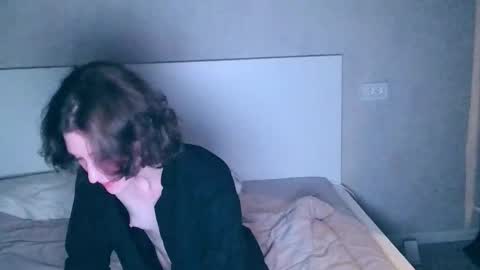 Kira online show from September 28, 2025, 2:39 am