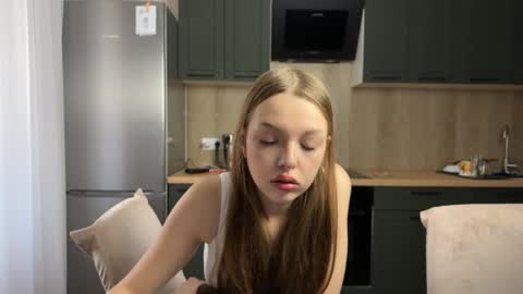 Snapshot of farahmantifel chatting on October 14, 2025, 12:50 pm Anna Scovich online show from October 14, 2025, 12:50 pm