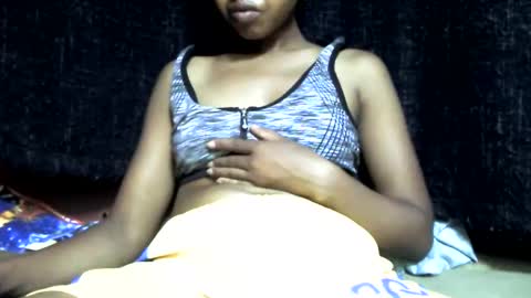 farantsaaly1 online show from January 12, 2025, 4:08 pm