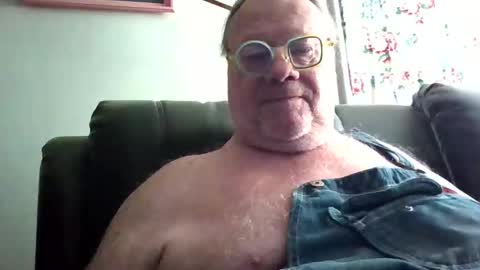Snapshot of fatfreddythecat chatting on April 5, 2026, 6:05 pm Fred. online show from April 5, 2026, 6:05 pm