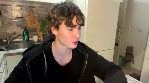 Faust online show from November 25, 2025, 11:38 pm