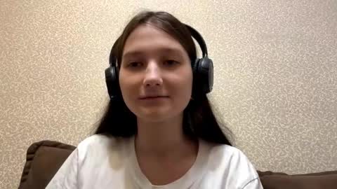 Snapshot of faustinabartosh chatting on October 19, 2025, 9:21 am Aurora 18yo online show from October 19, 2025, 9:21 am