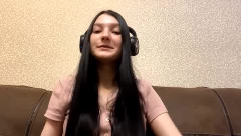 Aurora 18yo online show from January 13, 2026, 9:25 am