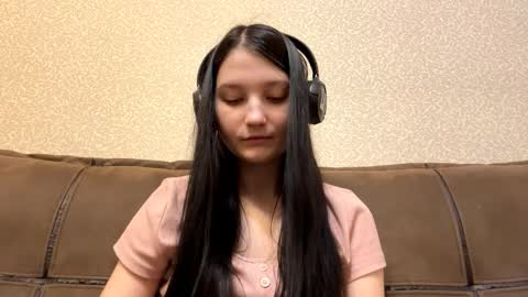 Aurora 18yo online show from January 16, 2026, 9:13 am