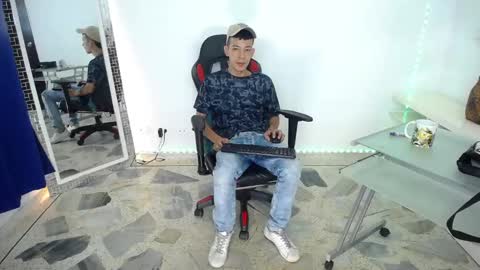 Favel Gomez online show from December 21, 2024, 1:21 pm