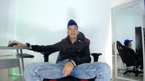 Favel Gomez online show from December 23, 2024, 1:03 pm