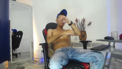 Favel Gomez online show from January 22, 2025, 4:02 am