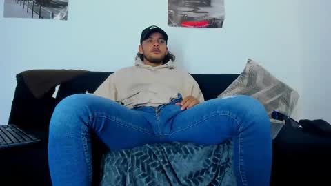 Snapshot of favid95 chatting on May 12, 2026, 8:50 pm favid95 online show from May 12, 2026, 8:50 pm
