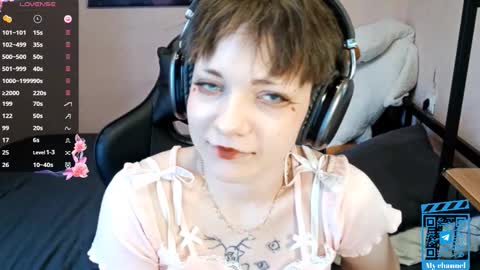 Lily online show from September 17, 2025, 1:02 pm