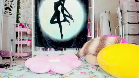 fawnmoonx online show from February 8, 2025, 7:37 am