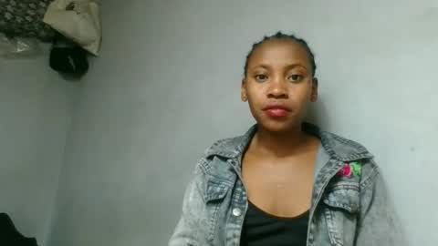 Snapshot of fayence09 chatting on September 12, 2025, 5:29 am fayence09 online show from September 12, 2025, 5:29 am