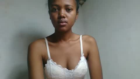 Snapshot of fayence09 chatting on October 2, 2025, 2:29 am fayence09 online show from October 2, 2025, 2:29 am