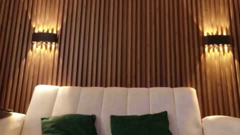 Feelena online show from November 20, 2025, 5:23 pm