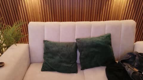 Feelena online show from November 21, 2025, 5:11 pm