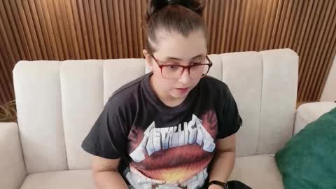 Feelena online show from January 14, 2026, 3:28 pm