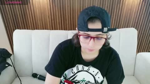 Snapshot of feelina_firesoul chatting on May 17, 2026, 3:41 pm Feelena online show from May 17, 2026, 3:41 pm