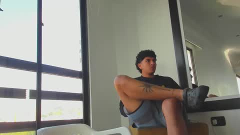 feet__men online show from March 2, 2025, 1:16 pm