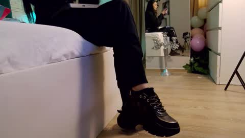 FeetVibe online show from December 5, 2025, 8:23 am